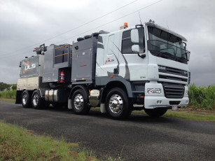 Картинка автомобили daf+ выставка улица грузовик седельный тягач