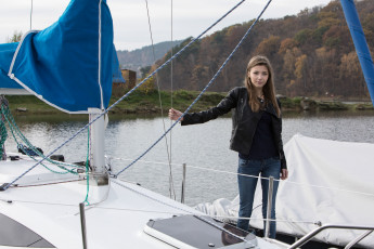 Картинка девушки mila+azul горы лес яхта взгляд фон девушка