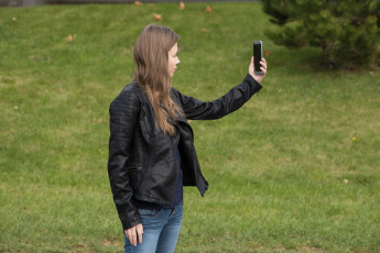 Картинка девушки mila+azul селфи фон девушка