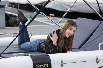 Картинка девушки mila+azul улыбка взгляд фон девушка