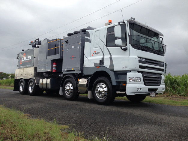 Обои картинки фото автомобили, daf , выставка, улица, грузовик, седельный, тягач