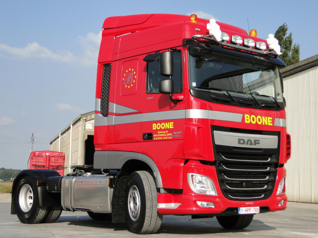 Обои картинки фото автомобили, daf , выставка, улица, грузовик, седельный, тягач