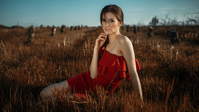 Обои картинки фото девушка, девушки, -unsort , брюнетки, темноволосые, модель, красное платье, женщины на улице, natalia szalagan, полька, косички, damian piorko