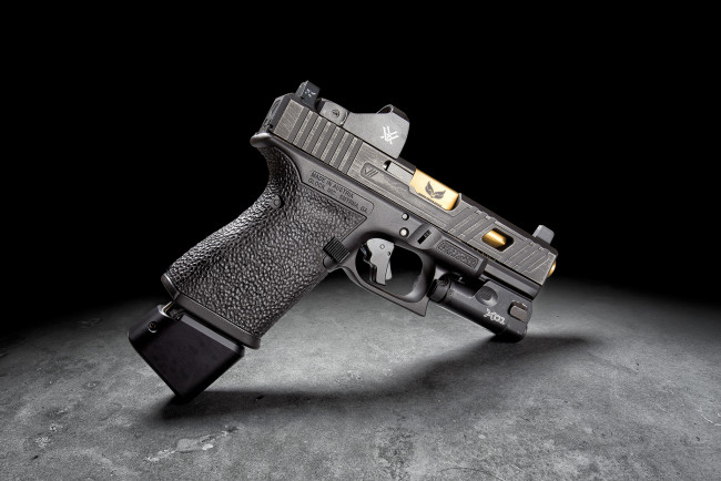 Обои картинки фото battle born glock, оружие, пистолеты, ствол