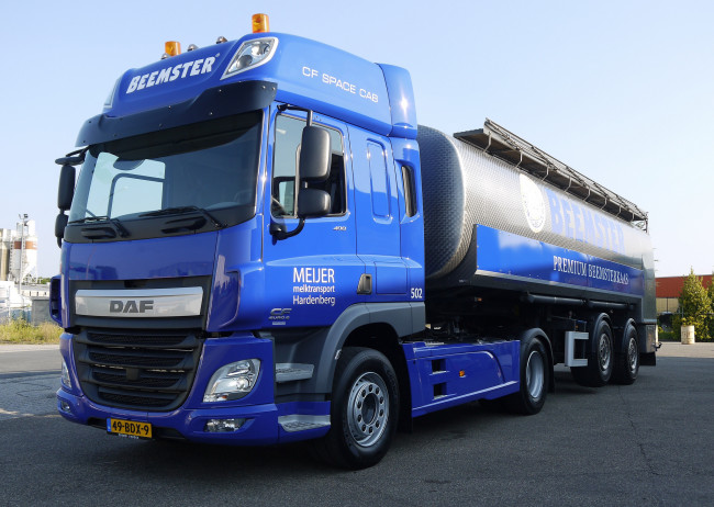 Обои картинки фото автомобили, daf , выставка, улица, грузовик, седельный, тягач