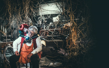 Картинка разное мужчина+женщина старик мастер провода девушка корни