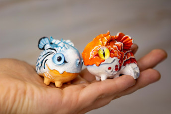 Картинка разное игрушки рука дракончики