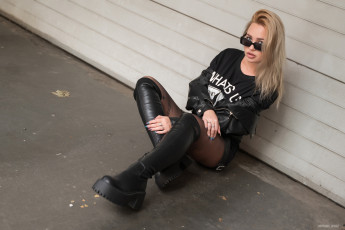 Картинка сексуальная+девушка девушки -+блондинки +светловолосые девушка женщина блондинка светловолосая сексуальная модель звезда позирует разная обувь верхняя стильная одежда нижнее эротическое бельё трусы лифчик колготки чулки аксессуары макияж и множество элементов на фотографии