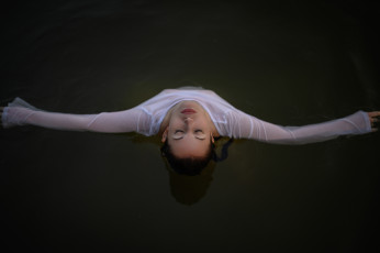 Картинка сексуальная+девушка девушки -+брюнетки +шатенки девушка женщина брюнетка темноволосая сексуальная модель звезда позирует разная обувь верхняя стильная одежда нижнее эротическое бельё трусы лифчик колготки чулки аксессуары макияж и множество элементов на фотографии