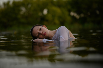 обоя сексуальная девушка, девушки, - брюнетки,  шатенки, девушка, женщина, брюнетка, темноволосая, сексуальная, модель, звезда, позирует, разная, обувь, верхняя, стильная, одежда, нижнее, эротическое, бельё, трусы, лифчик, колготки, чулки, аксессуары, макияж, и, множество, элементов, на, фотографии