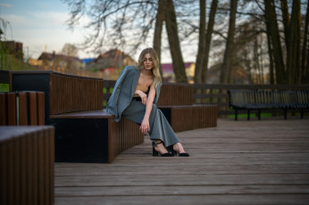 Картинка сексуальная+девушка девушки -+брюнетки +шатенки девушка женщина шатенка темноволосая сексуальная модель звезда позирует разная обувь верхняя стильная одежда нижнее эротическое бельё трусы лифчик колготки чулки аксессуары макияж и множество элементов на фотографии