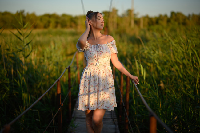 Обои картинки фото сексуальная девушка, девушки, - брюнетки,  шатенки, девушка, женщина, шатенка, темноволосая, сексуальная, модель, звезда, позирует, разная, обувь, верхняя, стильная, одежда, нижнее, эротическое, бельё, трусы, лифчик, колготки, чулки, аксессуары, макияж, и, множество, элементов, на, фотографии