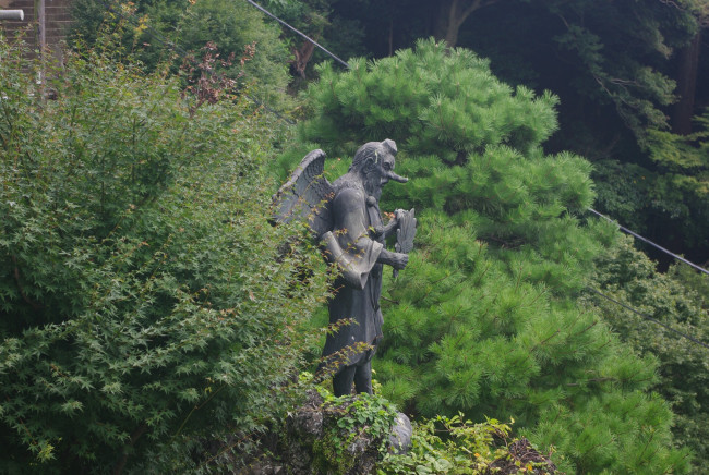 Обои картинки фото города, памятники, скульптуры, арт, объекты, скульптура, деревья