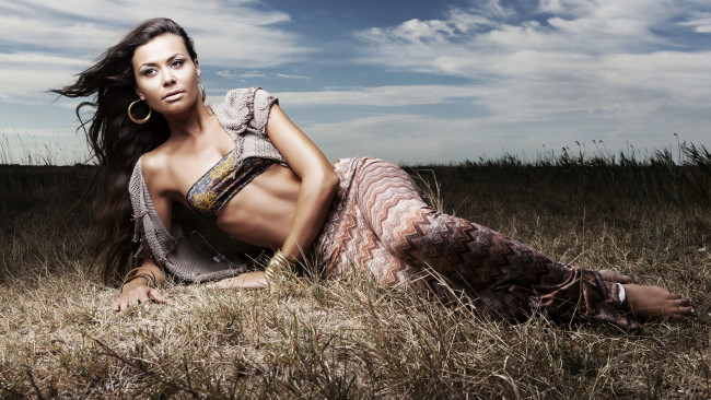 Обои картинки фото -Unsort Брюнетки Шатенки, девушки, unsort, брюнетки, шатенки, трава