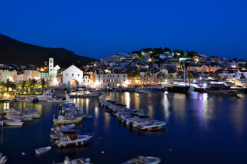 Картинка корабли порты+ +причалы город море порт лодки парусники яхты ночные огни