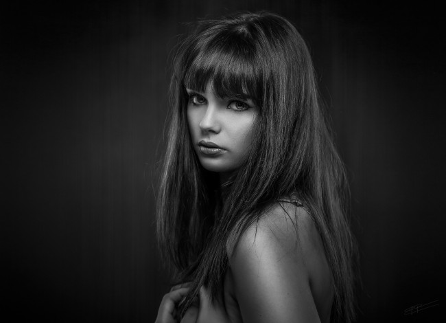 Обои картинки фото девушки, -unsort , Черно-белые обои, взгляд, лицо