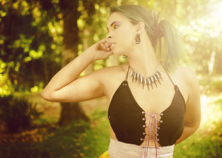 Картинка девушки -unsort+ брюнетки темноволосые бусы серьги