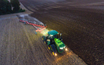 Картинка техника тракторы+на+гусенецах сельхоз работы