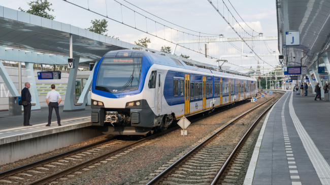 Обои картинки фото техника, электровозы, локомотив, состав