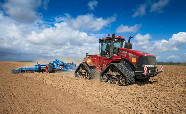 Обои картинки фото техника, тракторы на гусенецах, работы, сельхоз