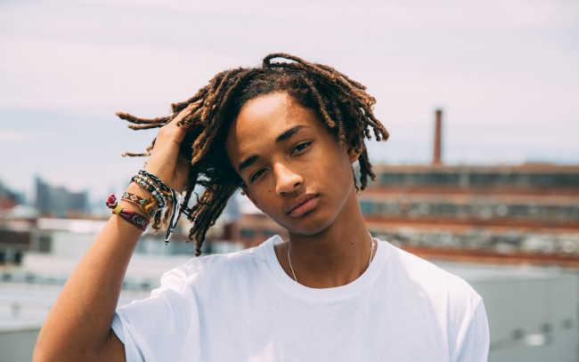Обои картинки фото мужчины, jaden smith, браслеты