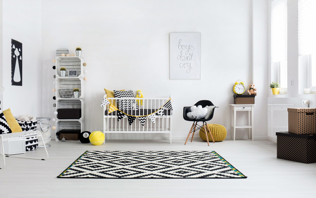 Обои картинки фото интерьер, детская комната, ковер, кроватка, полки