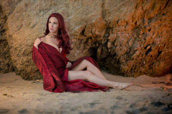 Картинка девушки meg+turney декольте