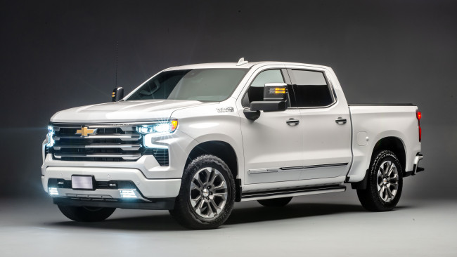 Обои картинки фото chevrolet silverado high country crew cab 2023, автомобили, chevrolet, silverado, кабина, высокий, класс, белый