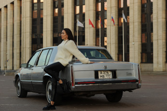 Картинка девушка+и+авто автомобили -авто+с+девушками девушка женщина брюнетка темноволосая сексуальная модель звезда позирует разная обувь верхняя стильная одежда нижнее эротическое бельё трусы лифчик колготки чулки аксессуары макияж и множество элементов на фотографии