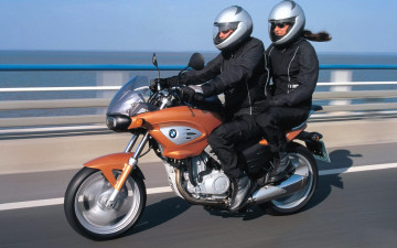 обоя мотоциклы, bmw, мотоцикл, оранжевый, пассажиры, мотоциклисты, скорость, дорога