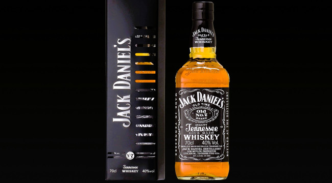 Обои картинки фото бренды, jack daniel`s, виски, бутылка, футляр