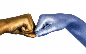 Картинка разное руки