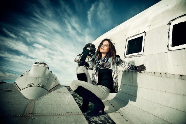 Обои картинки фото _Unsort -НЕ ВЫБИРАТЬ  , девушки, , не, выбирать, брюнетка, шлем, самолет