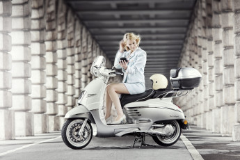 Картинка мотоциклы мото+с+девушкой взгляд девушка фон