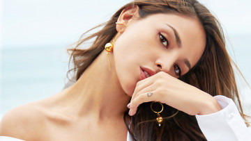 Картинка девушки eiza+gonzalez серьги лицо шатенка тату