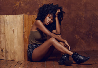 Картинка tunisha+hubbard девушки брюнетка девушка tunisha hubbard модель поза красотка мулатка чернокожая