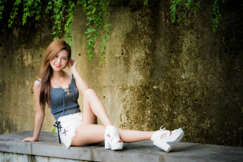 Картинка девушки -unsort+ азиатки женщины модель длинные волосы брюнетка высокие каблуки улыбка смотрит на зрителя