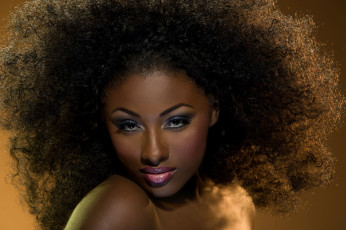 Картинка девушки -unsort+ лица +портреты портрет красотка девушка мулатка лицо чернокожая темнокожая причёска макияж взгляд