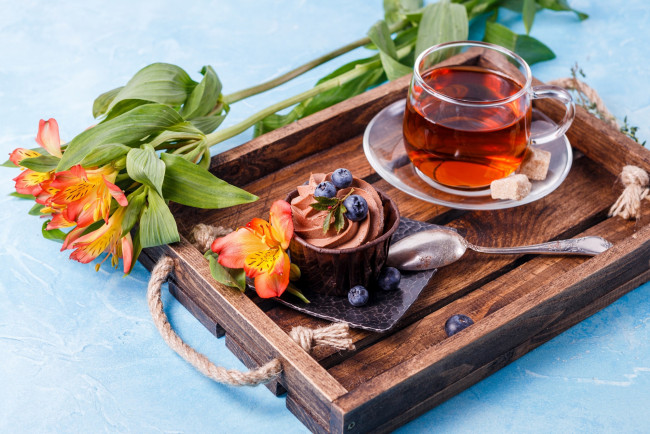 Обои картинки фото еда, напитки,  чай, чай, альстромерия, кекс, сахар