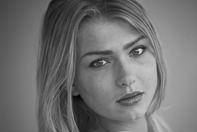 Обои картинки фото lucy heart, девушки, девушка, блондинка, модель, портрет, лицо, черно-белое