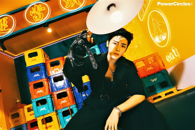 Обои картинки фото мужчины, hou ming hao, актер, ящики