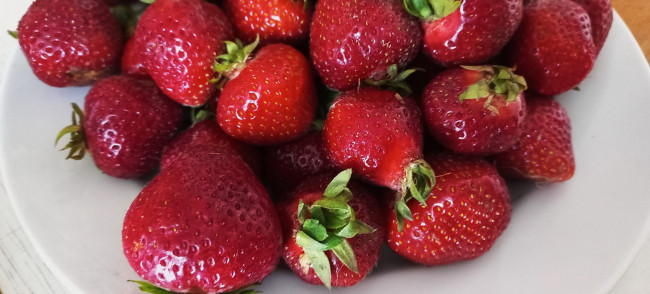 Обои картинки фото еда, клубника,  земляника, ягоды, макро