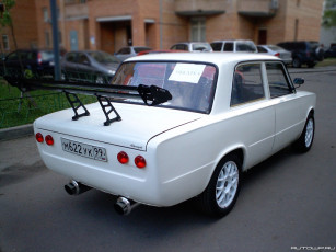 Картинка автомобили выставки уличные фото