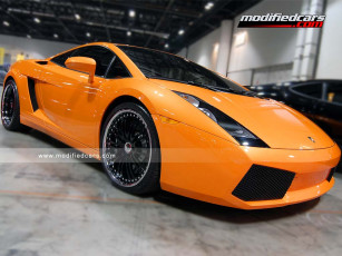 Картинка автомобили выставки уличные фото