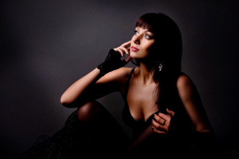 Картинка девушки -unsort+ брюнетки +шатенки декольте колени улыбка перчатки