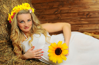 Картинка девушки -unsort+ блондинки блондинка улыбка венок сено сарафан подсолнух