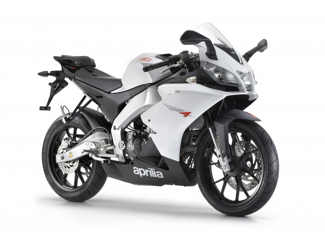 Обои картинки фото мотоциклы, aprilia, yamaha