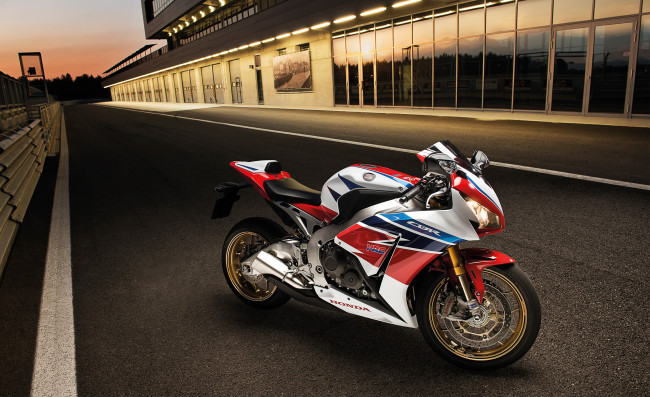 Обои картинки фото мотоциклы, honda