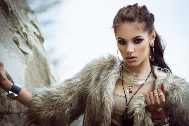 Обои картинки фото девушки, -unsort , брюнетки,  шатенки, взгляд, лицо