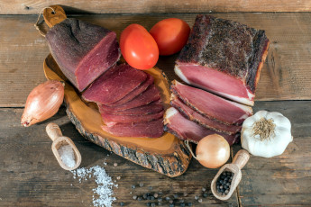 Картинка еда колбасные+изделия лук чеснок ветчина